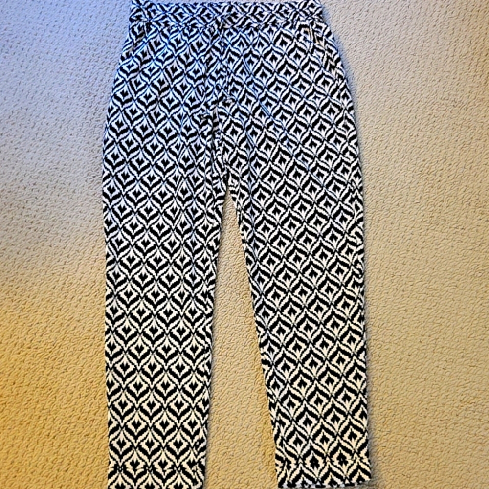 Black & White Geometric Print Joggers/Ankle Pants (0045)